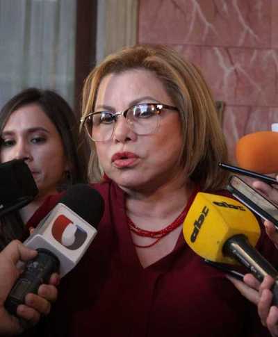 Ministra impulsa acciones para ayudar a mujer militar - .::RADIO NACIONAL::.