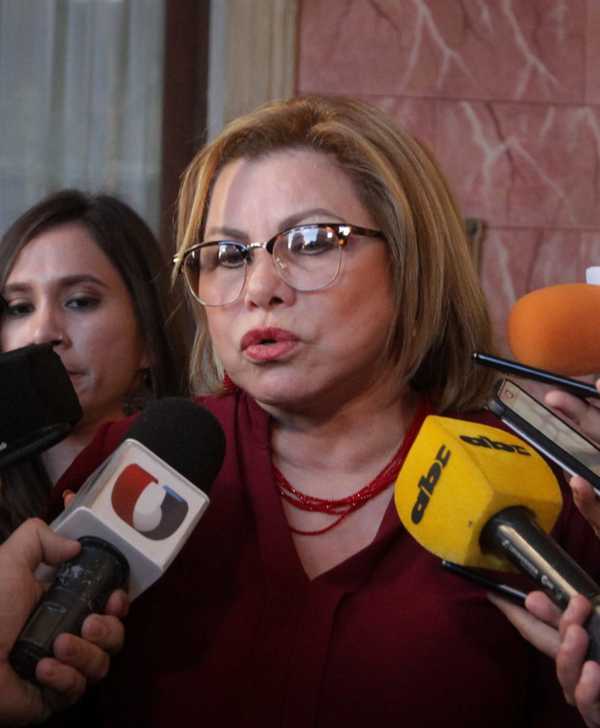 Ministra impulsa acciones para ayudar a mujer militar - .::RADIO NACIONAL::.