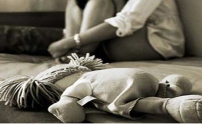 Madre y abuela detenidas por explotar sexualmente a 4 niñas