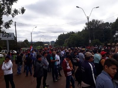 Productores de yerba mate cierran ruta en Pirapó