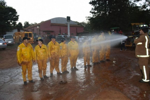 Juran nueve bomberos en Paso Yobái | Paraguay en Noticias