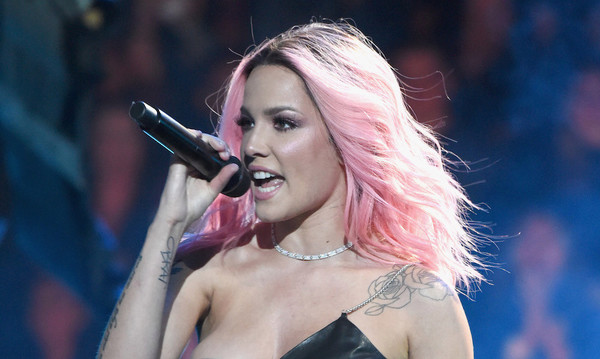 Halsey reveló que consideró prostituirse cuando era indigente