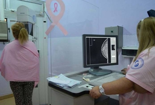 HOY / Por año, 300 mujeres son diagnosticadas con cáncer de mama en IPS