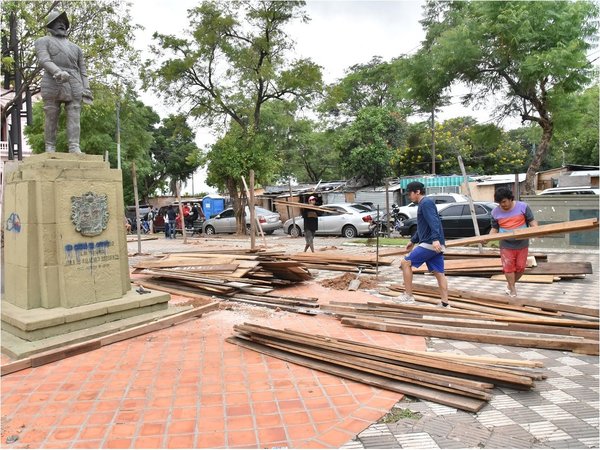 Comuna asegura que no autorizó ocupación en plazas céntricas