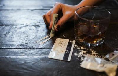 Estudio asegura que personas que beben alcohol se pueden volver adictas a la cocaína - C9N