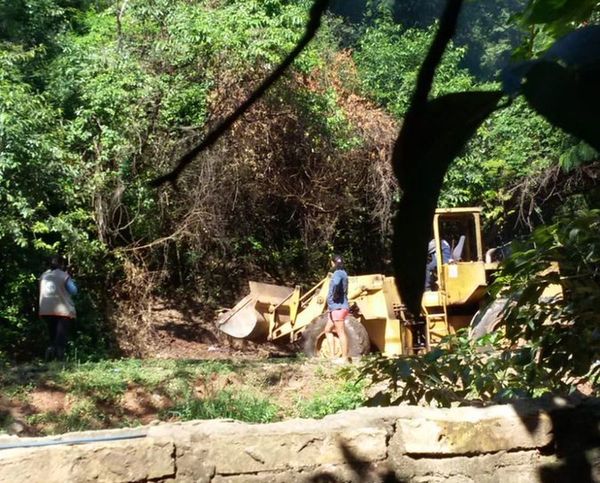 Denuncian que depredan cerro Lambaré para ubicar a damnificados | Paraguay en Noticias