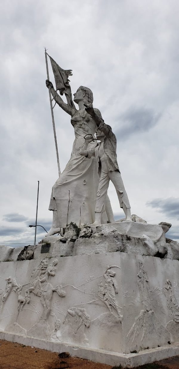 Coordinan tareas para la restauración del monumento de Las Residentas | .::Agencia IP::.