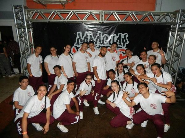 Bailando en televisión o en las plazas, el grupo Street Soul exhibe su pasión - Periodismo Joven - ABC Color