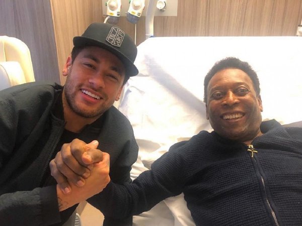 Pelé recibe la visita de Neymar