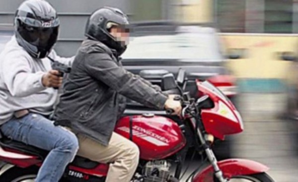 Motochorros asaltan estación de servicio de Minga