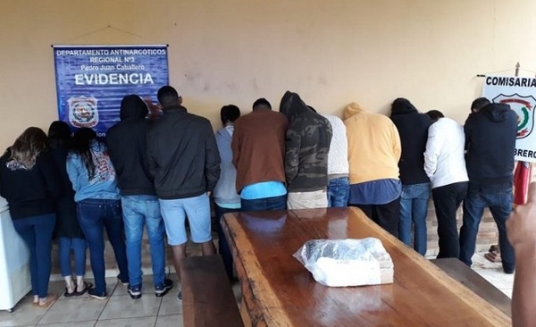 Detienen a estudiantes de medicina por posesión de marihuana