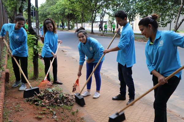 Jóvenes fomentan limpieza de calles con campaña ambiental | Paraguay en Noticias