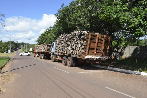 Camiones abandonados en la vía pública causan accidentes | Paraguay en Noticias