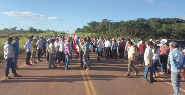 Barreteños cierran ruta, cansados de aislamiento