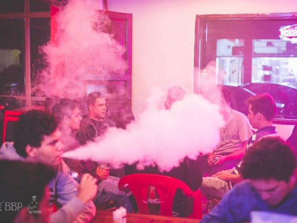 Vapeadores tuvieron su propia "Noche Bro"