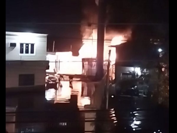 Vecinos sofocan incendio en depósito de la Municipalidad de Nanawa