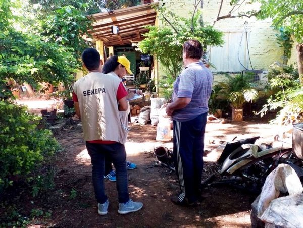 Seneperos visitan casas de barrios con dengue - Edicion Impresa - ABC Color