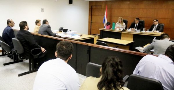 Condenan a defensora por usurpar funciones - Edicion Impresa - ABC Color