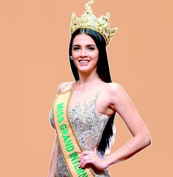 POLÉMICA EN REDES. Miss España con “regalito” se tomó con ñande reina