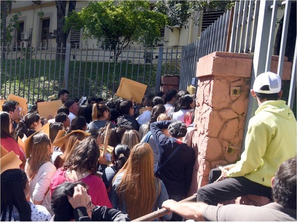 Aluvión de postulantes en primer día para concursar por un lugar en APS