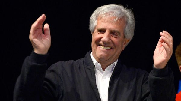 Asume nuevo ministro de Defensa en Uruguay