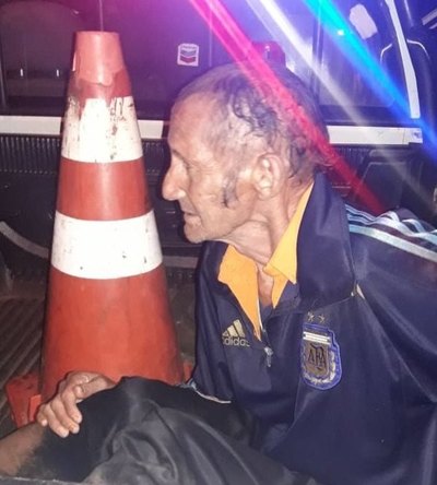¡ABUELO CAZAPOMBÉROS! “Estaba persiguiendo al karai pyhare cuando caí al arroyo”