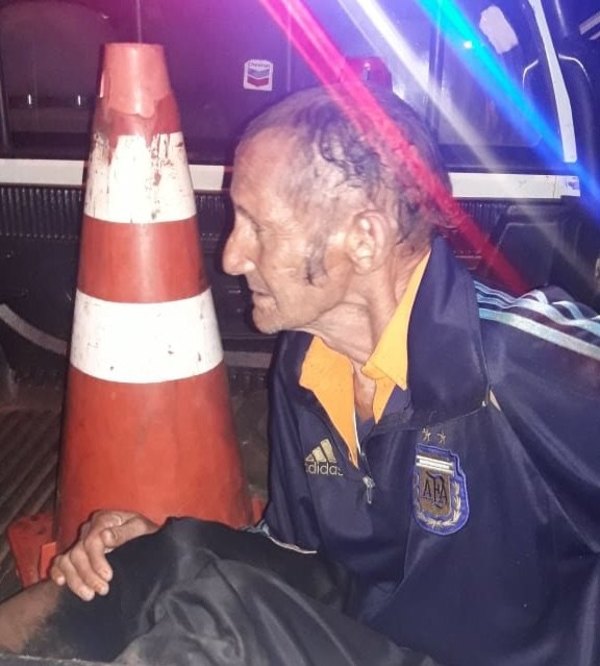 ¡ABUELO CAZAPOMBÉROS! “Estaba persiguiendo al karai pyhare cuando caí al arroyo”
