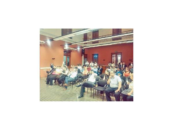 Sindicato del MRE plantea menos consulados y mejorar los salarios