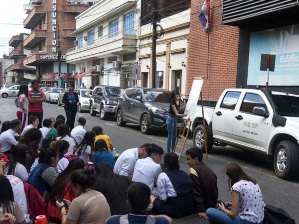 Crisis educativa: Afectados por falta de rubros tendrán solo 138 días de clase