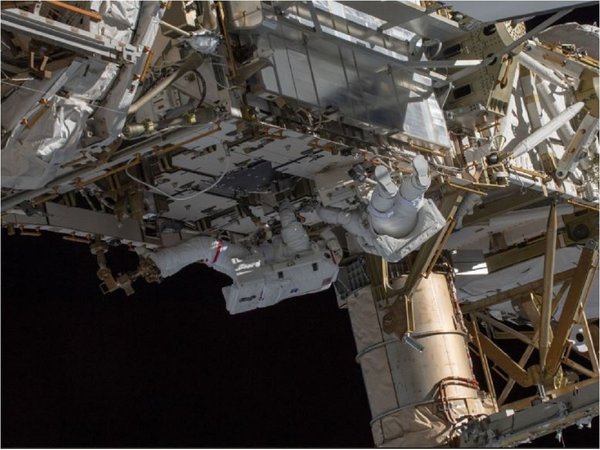 Concluye la última caminata espacial para renovar la EEI
