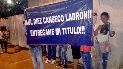 Docentes exigen a la USIL que les entregue el título que les timaron