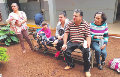 Pacientes “internados” en el patio de un hospital por falta de recursos | Diario Vanguardia 07
