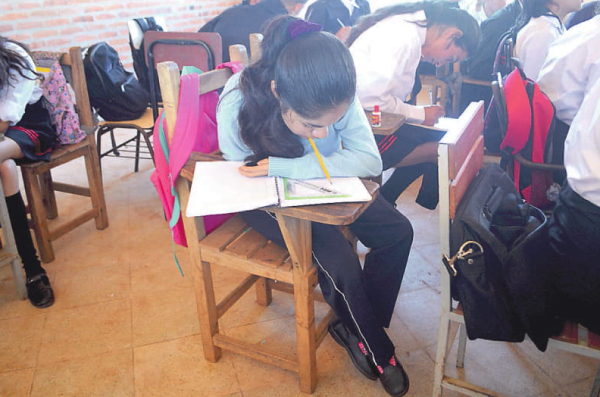 Joven que escribe con la boca quiere ser abogada | Diario Vanguardia 07