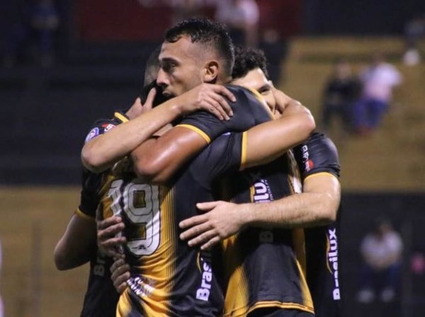 Guaraní golea y se coloca tercero en el apertura | .::Agencia IP::.