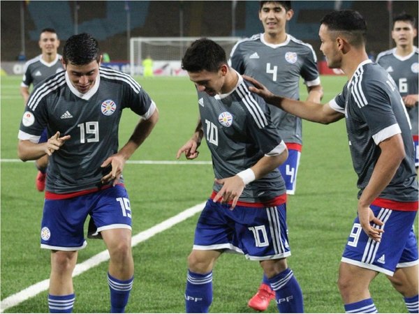 La Albirroja gana y se acerca al Mundial