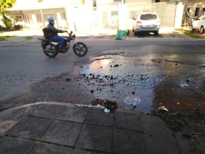 Cráter generado por caño roto - Cronicas Ciudadanas - ABC Color
