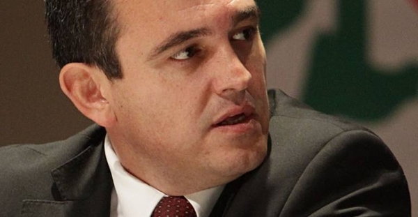 HOY / Bacchetta no entiende por qué Mario Abdo mantiene al ministro Petta