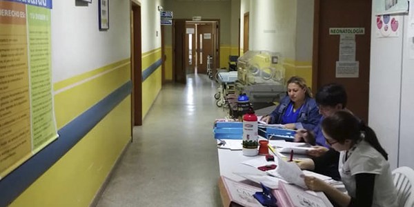 MADRE ESPERABA MELLIZOS Y NACIERON TRILLIZOS