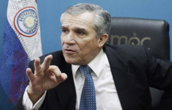 Mario Abdo sí puede resolver el problema de la militar sancionada, afirma analista político - Radio 1000 AM
