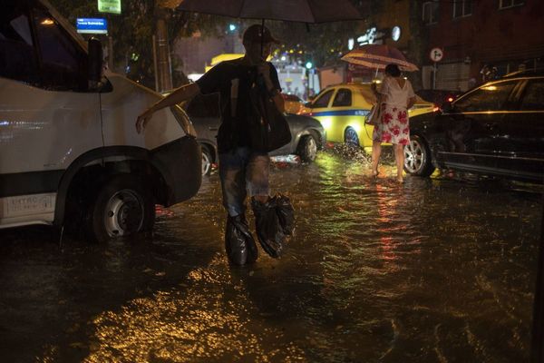 Lluvias torrenciales dejan tres muertos en Rio