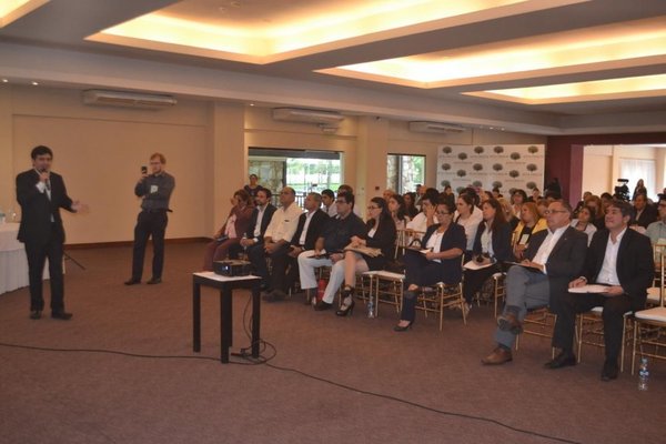 Presentan datos históricos durante Congreso | Paraguay en Noticias