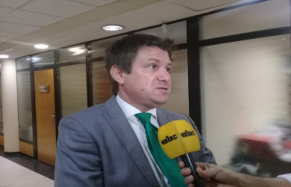 Denuncian por tráfico de influencia al principal candidato a ministro de la Corte - Radio 1000 AM