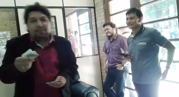 Kelembú hostiga a periodistas | Diario Vanguardia 11