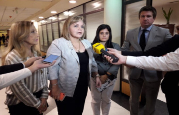 Se cometió una gran injusticia contra la militar y se tiene que rever, afirma la senadora Samaniego - Radio 1000 AM