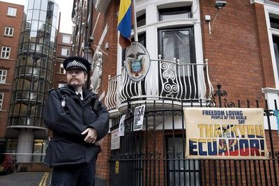 Assange, del encierro a su probable expulsión de la embajada de Ecuador en Londres
