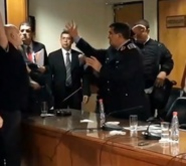 Payo agrede a ministro, a Lugo y un comisario en el Congreso - Paraguay.com