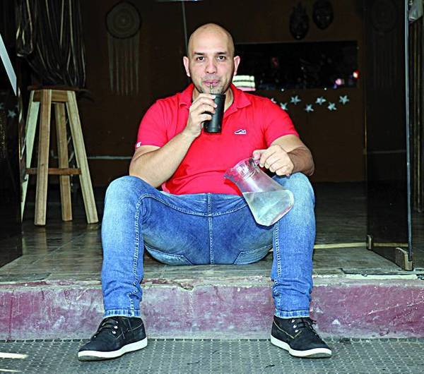 Gustavo Corvalan defiende a los putos de la sociedad "acaso los gay no tienen derecho al trabajo"? - Churero.com