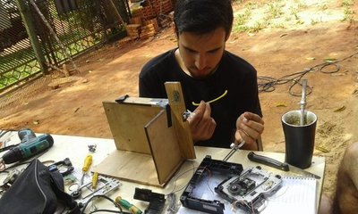 Instalando lámparas y fluorescentes, joven emprendió una aventura eléctrica - Periodismo Joven - ABC Color