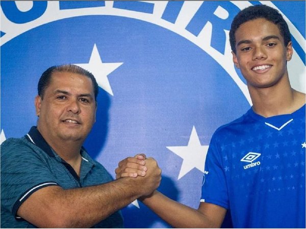 Cruzeiro ficha al hijo de Ronaldinho para sus equipos juveniles