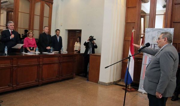 Ministro Antonio Fretes juró como miembro del JEM